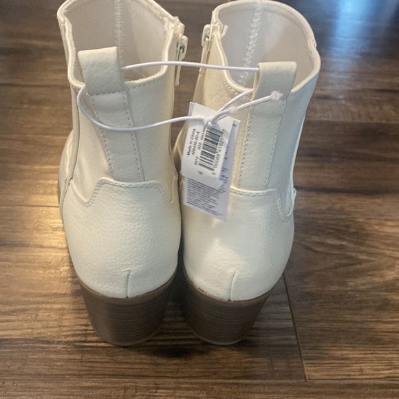 NWT Old Navy Bootie - Picture 3 of 5